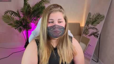 Snapshot of ellaya_ chatting on 23, 10, 2025 Scarlet online show from 23, 10, 2025