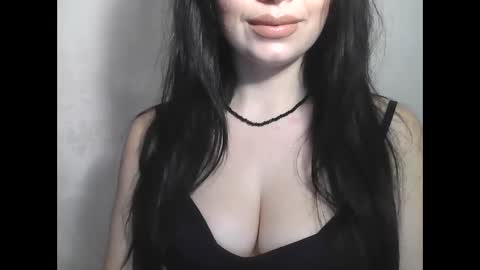 Snapshot of elle010843 chatting on 19, 12, 2024 elle010843 online show from 19, 12, 2024