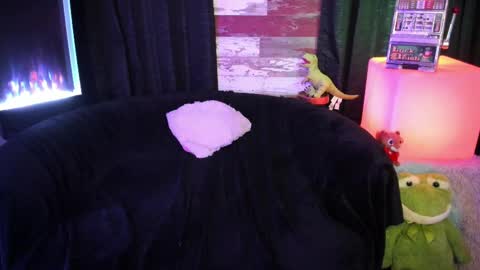 ELLE online show from 1, 11, 2025