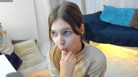 Snapshot of elle_ellise chatting on 31, 10, 2025 elle_ellise online show from 31, 10, 2025