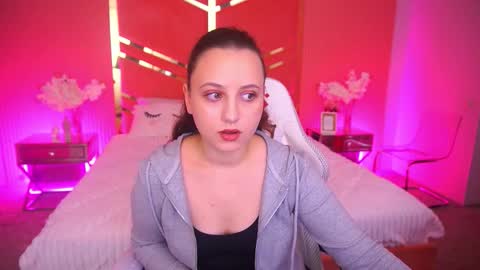 elleebloom online show from 3, 11, 2025