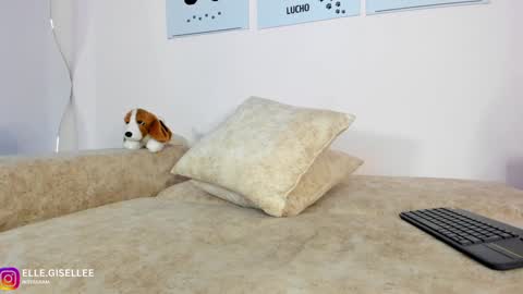 Snapshot of ellegisellee chatting on 7, 2, 2025 Yiss online show from 7, 2, 2025