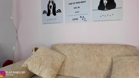 Snapshot of ellegisellee chatting on 15, 2, 2025 Yiss online show from 15, 2, 2025