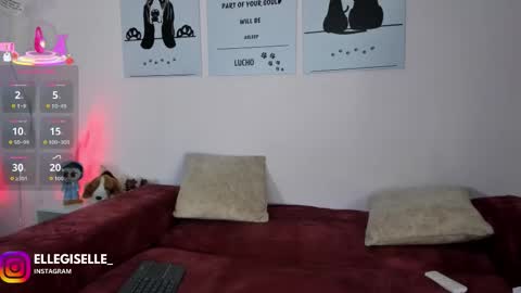 Snapshot of ellegisellee chatting on 17, 9, 2025 Yiss online show from 17, 9, 2025