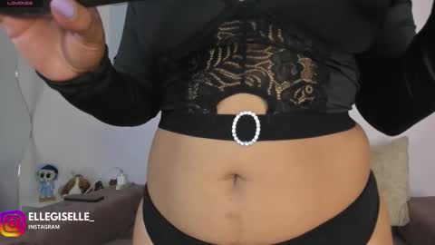 Snapshot of ellegisellee chatting on 29, 9, 2025 Yiss online show from 29, 9, 2025