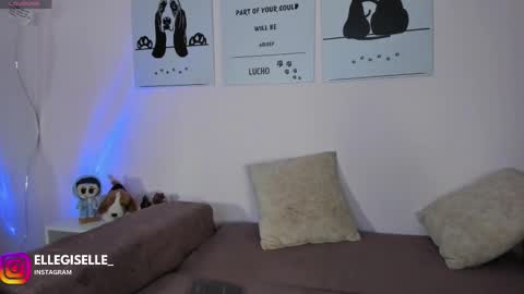 Snapshot of ellegisellee chatting on 14, 10, 2025 Yiss online show from 14, 10, 2025