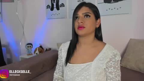 Snapshot of ellegisellee chatting on 16, 10, 2025 Yiss online show from 16, 10, 2025