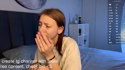 Snapshot of ellie_hollow chatting on 6, 11, 2025 Ellie online show from 6, 11, 2025