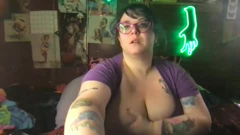 Ellie Louise online show from 1, 3, 2025
