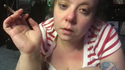 Ellie Louise online show from 17, 12, 2025