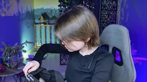 Snapshot of elliemurler chatting on 13, 10, 2025 elliemurler online show from 13, 10, 2025