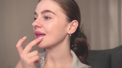 Snapshot of elliephant_ chatting on 13, 1, 2025 just Emily online show from 13, 1, 2025