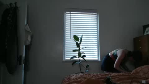 Ellie Rowyn online show from 11, 9, 2025