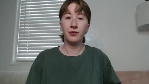 Ellie Rowyn online show from 15, 9, 2025