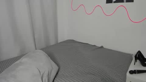 Elly online show from 6, 3, 2026