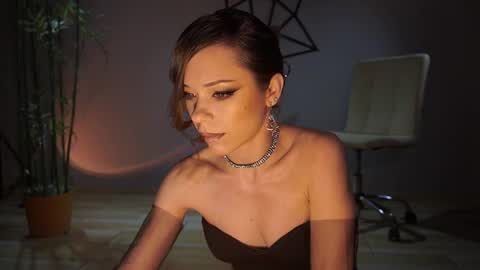 Snapshot of elly_fry chatting on 1, 2, 2025 Art Place online show from 1, 2, 2025