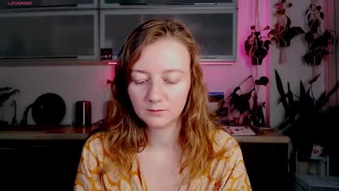 Snapshot of elly_helly chatting on 14, 12, 2025 elly_helly online show from 14, 12, 2025