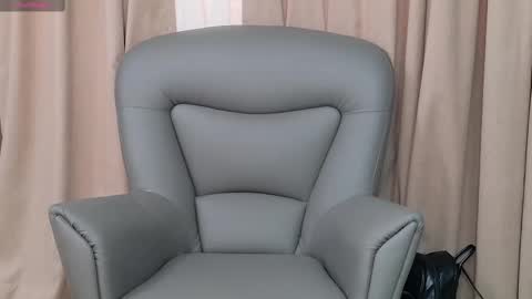 Snapshot of ellyross_ chatting on 8, 3, 2025 EllyRoss online show from 8, 3, 2025