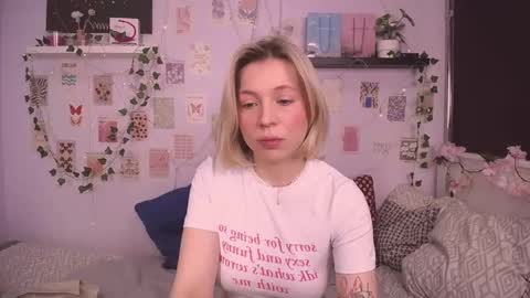 Snapshot of ellysunlover chatting on 5, 3, 2025 ELLY online show from 5, 3, 2025