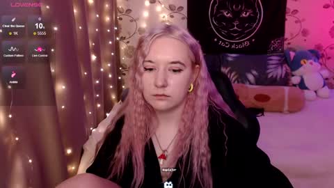 Snapshot of elovinora chatting on 5, 12, 2024 Ela give me a thumbs up if you like it  and this is important for the development of the account online show from 5, 12, 2024