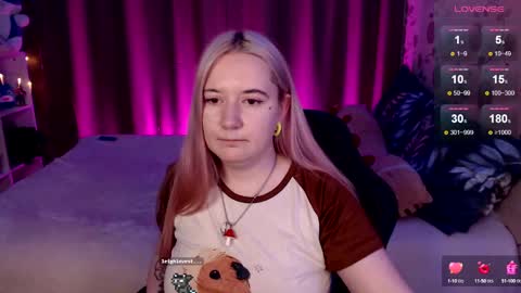 Snapshot of elovinora chatting on 19, 12, 2024 Ela give me a thumbs up if you like it  and this is important for the development of the account online show from 19, 12, 2024