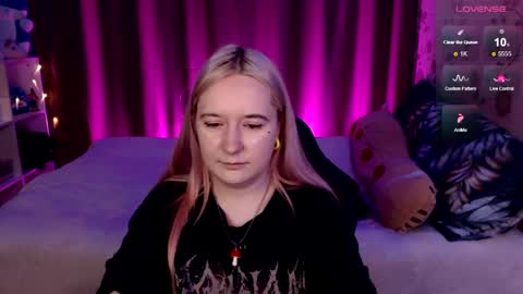 Snapshot of elovinora chatting on 19, 12, 2024 Ela give me a thumbs up if you like it  and this is important for the development of the account online show from 19, 12, 2024