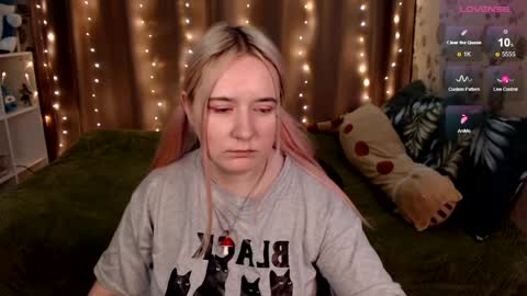 Snapshot of elovinora chatting on 3, 1, 2025 Ela give me a thumbs up if you like it  and this is important for the development of the account online show from 3, 1, 2025