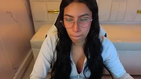 Evelyn  online show from 30, 9, 2025