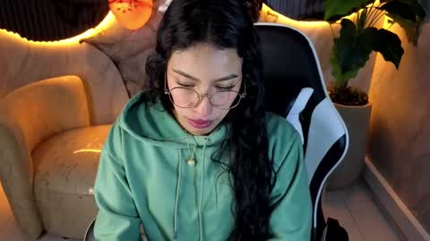 Evelyn  online show from 7, 10, 2025