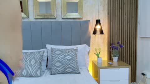 Snapshot of elsa_gb chatting on 7, 4, 2026 Isabela Martinez online show from 7, 4, 2026