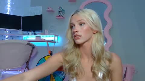 Snapshot of elsa_may chatting on 3, 3, 2026 elsa_may online show from 3, 3, 2026