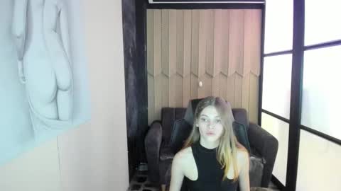 elvirarosse1 online show from 19, 1, 2026