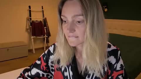 elyrasnarl online show from 6, 10, 2025