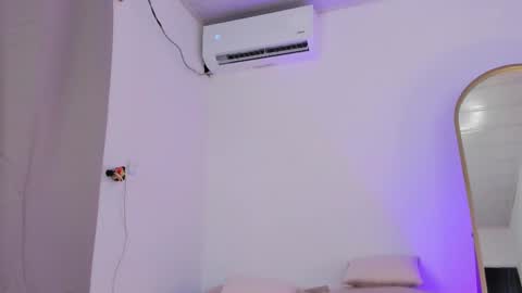 Snapshot of elza_fuentes01 chatting on 17, 10, 2025 Michelle online show from 17, 10, 2025