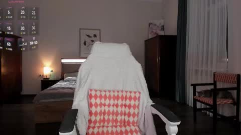 Snapshot of em_emilie chatting on 24, 10, 2025 Emilie online show from 24, 10, 2025