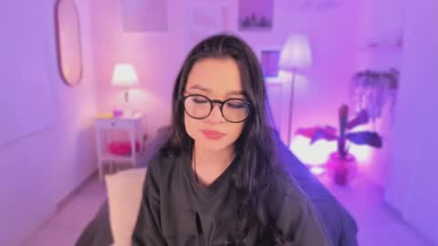 Snapshot of ema_soul chatting on 7, 11, 2025 emma soul online show from 7, 11, 2025