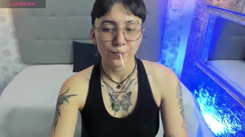 emahills__axelrose online show from 19, 9, 2025