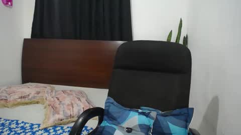 Snapshot of ember_wanda_ chatting on 20, 2, 2025 Ember and Wanda online show from 20, 2, 2025