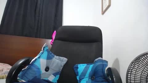 Snapshot of ember_wanda_ chatting on 28, 2, 2025 Ember and Wanda online show from 28, 2, 2025