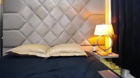 Snapshot of ember_wanda_ chatting on 12, 3, 2025 Ember and Wanda online show from 12, 3, 2025