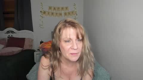Snapshot of emberpheonixxx chatting on 25, 2, 2025 Ember Pheonixxx online show from 25, 2, 2025