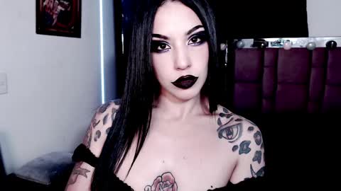 Emerald Black online show from 28, 1, 2025