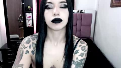 Emerald Black online show from 28, 1, 2025