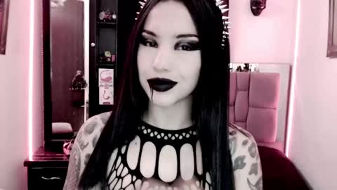 Emerald Black online show from 19, 2, 2025