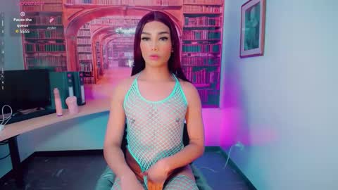 Snapshot of emeli_roushot chatting on 17, 11, 2025 Emeli online show from 17, 11, 2025