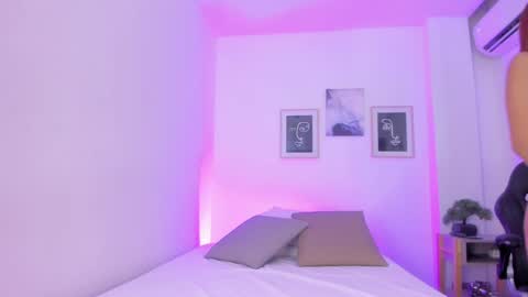 emelie_89 online show from 18, 12, 2024