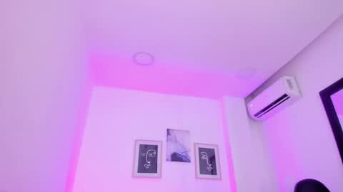emelie_89 online show from 24, 12, 2024