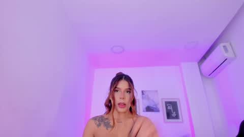 emelie_89 online show from 9, 1, 2025