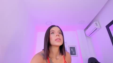 emelie_89 online show from 4, 3, 2025