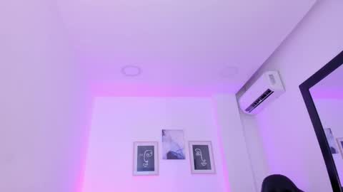 emelie_89 online show from 7, 3, 2025